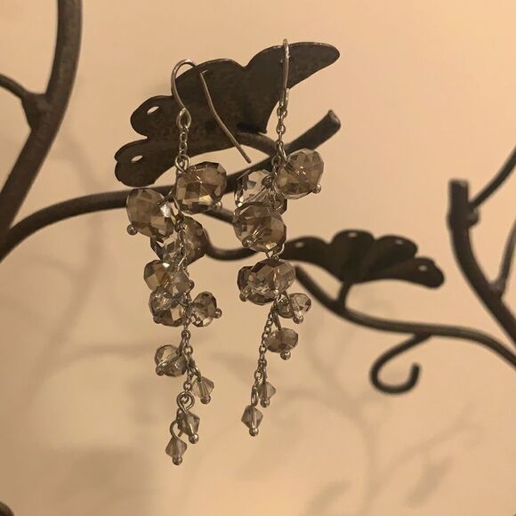 Gray drop earring  - Picture 1 of 3